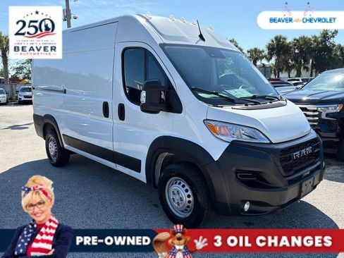 Used 2025 RAM ProMaster 2500 w/ Convenience Group FWD image 9