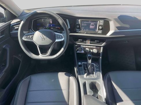 Used 2023 Volkswagen Jetta SE w/ Panoramic Sunroof Package image 13