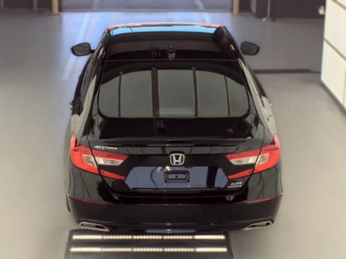 Used 2018 Honda Accord Touring image 5