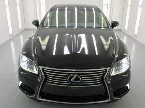 Used 2017 Lexus LS 460 w/ Comfort Package RWD image 3
