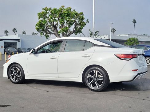 Used 2024 Nissan Sentra SV image 3