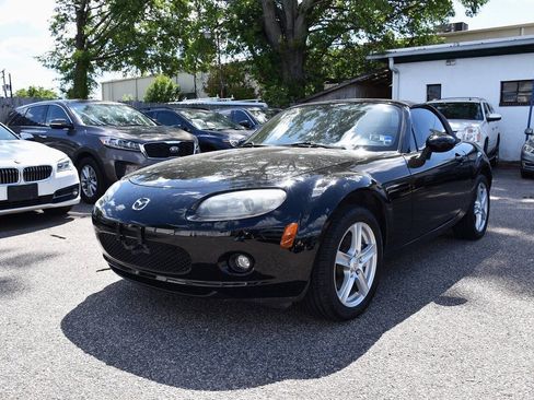 Used 2006 MAZDA MX-5 Miata Touring RWD image 2