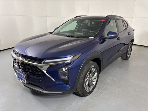 Used 2024 Chevrolet Trax LT image 4