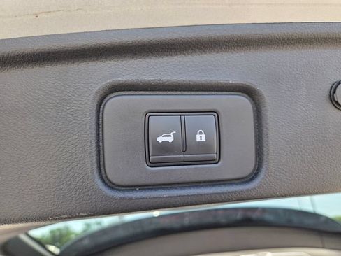 Used 2025 Nissan Pathfinder SV FWD image 12