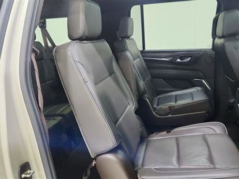 Used 2021 GMC Yukon XL Denali w/ Denali Premium Package image 33
