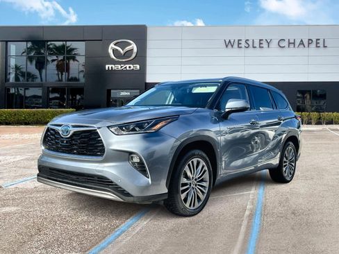 Used 2021 Toyota Highlander Platinum image 1