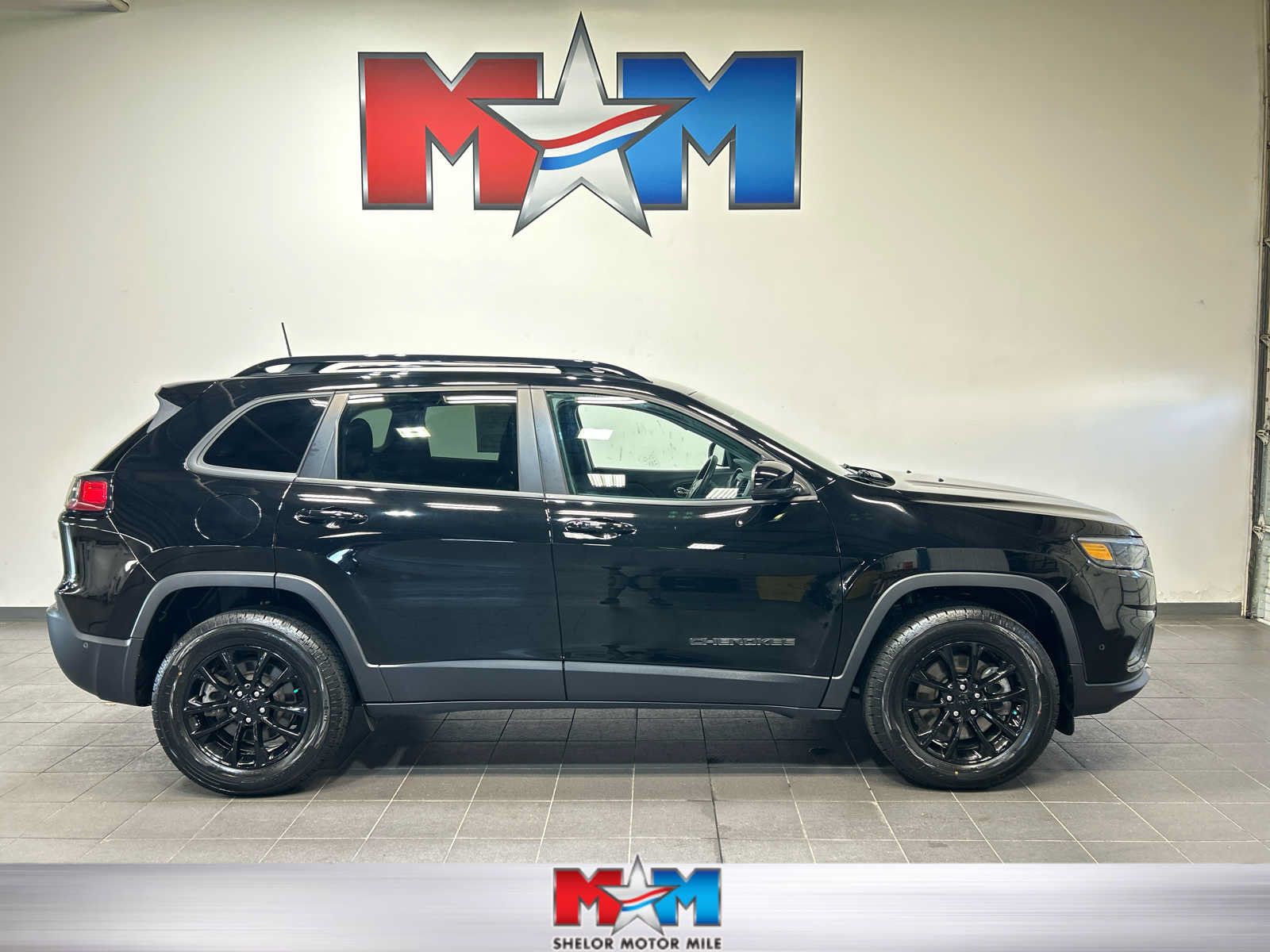 Used 2023 Jeep Cherokee Altitude Lux AWD/4WD image 1