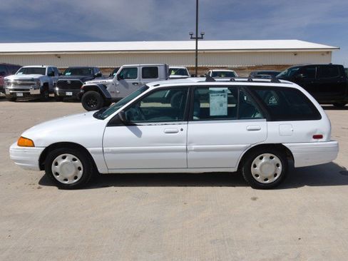 Used 1995 Ford Escort LX FWD image 3