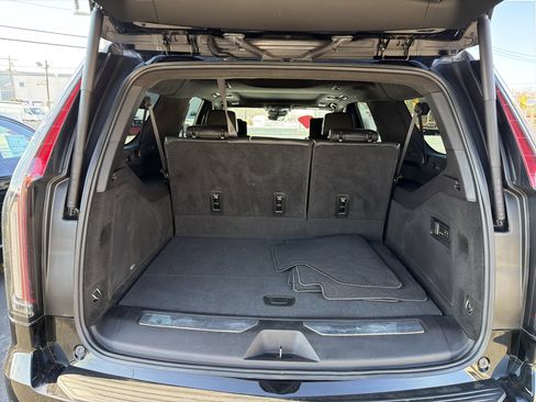 Used 2023 Cadillac Escalade ESV Sport Platinum w/ LPO, ONYX Package image 29