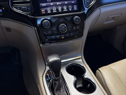 Used 2019 Jeep Grand Cherokee Overland image 17