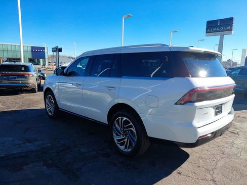 New 2025 Lincoln Navigator Reserve image 28