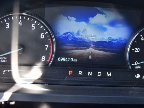 Used 2021 Ford Explorer XLT w/ Equipment Group 202A image 8