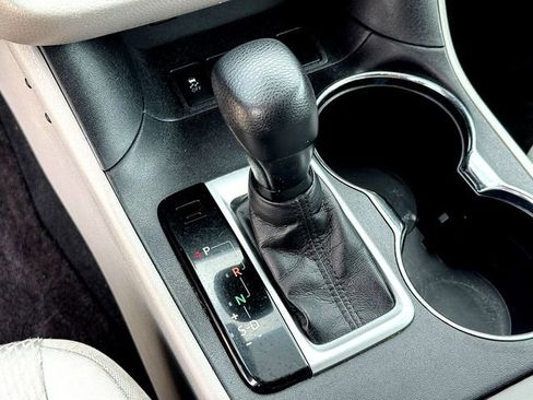 Used 2018 Toyota Highlander LE image 18