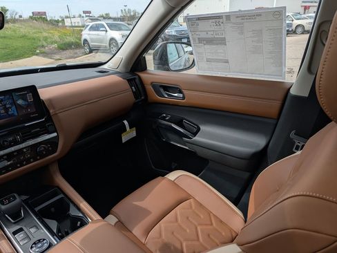 New 2026 Nissan Pathfinder Platinum AWD/4WD image 11