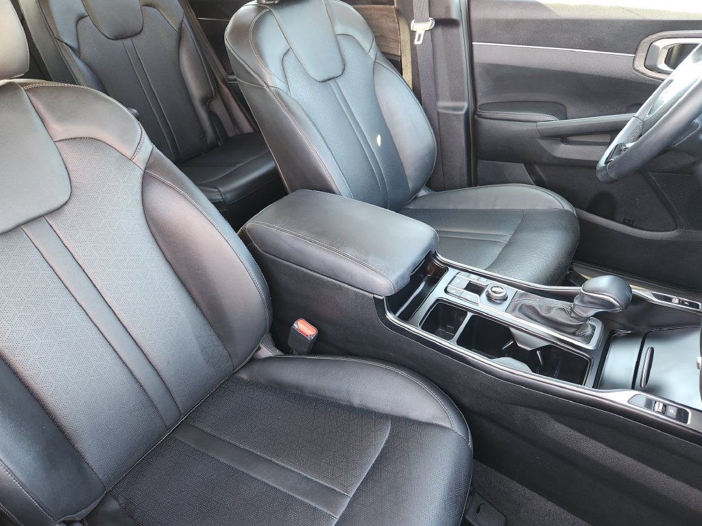 Used 2022 Kia Sorento EX w/ Panoramic Sunroof Package FWD image 12