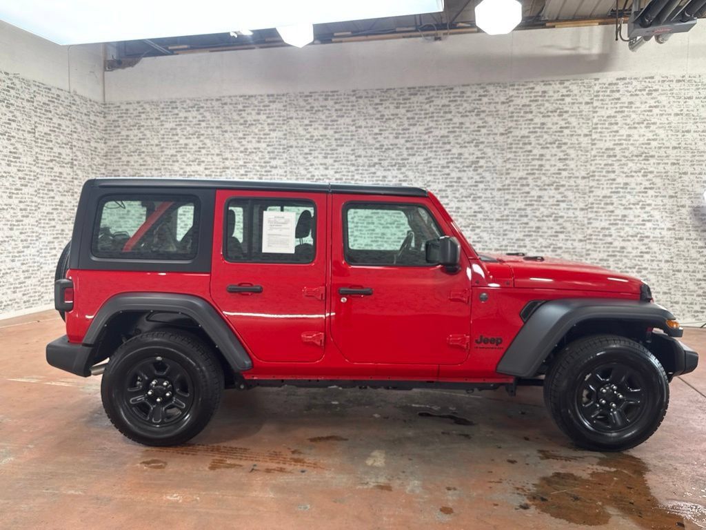 Used 2024 Jeep Wrangler Unlimited Sport AWD/4WD image 9