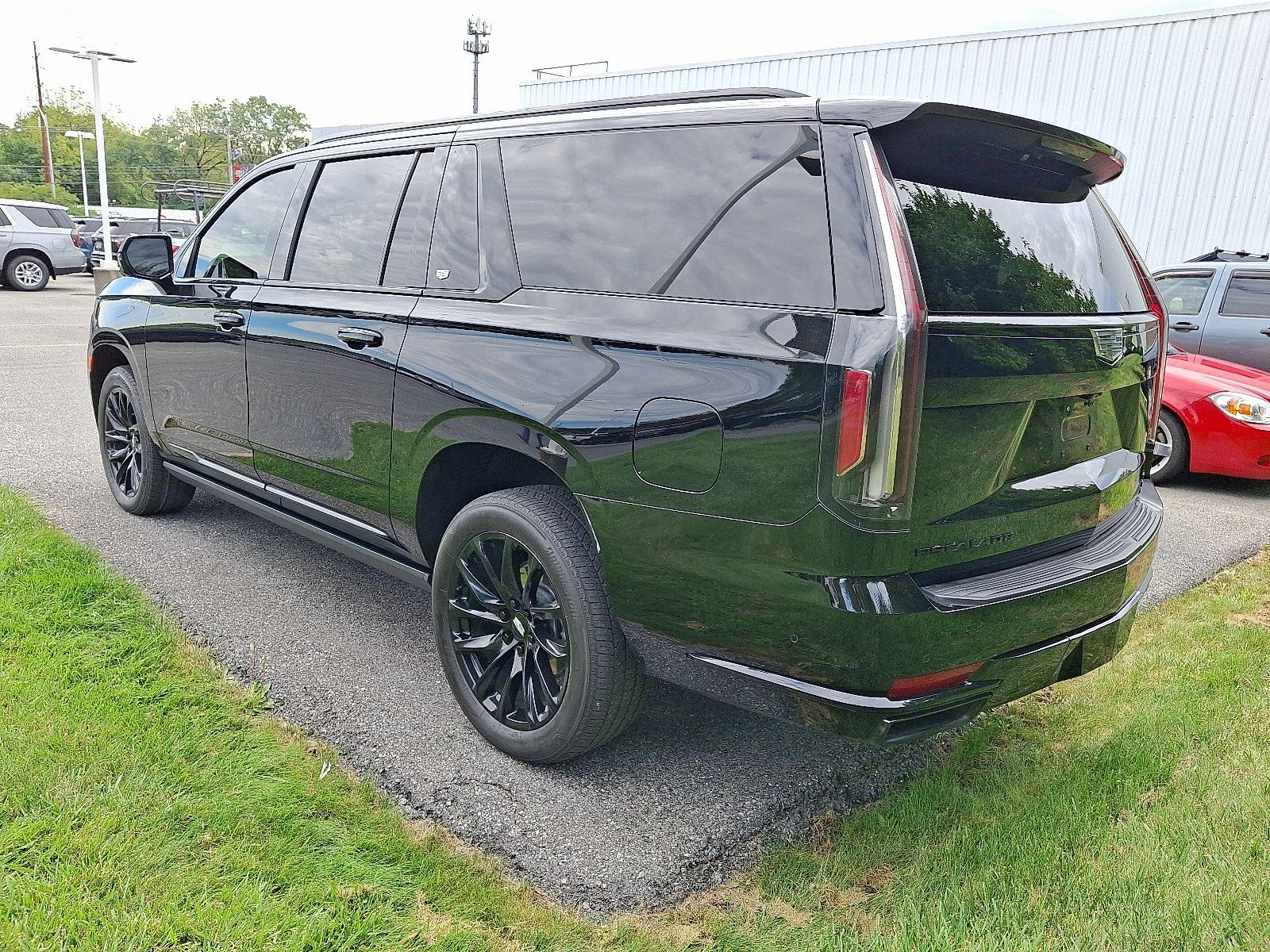 Certified 2024 Cadillac Escalade ESV Sport Platinum w/ LPO, ONYX Package AWD/4WD image 5