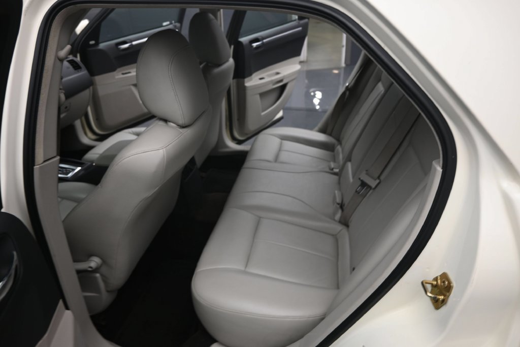 Used 2005 Chrysler 300 Touring w/ Sound Group RWD image 15