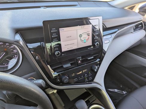 Used 2021 Toyota Camry LE image 23