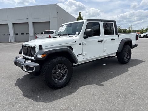Used 2025 Jeep Gladiator Sport AWD/4WD image 5