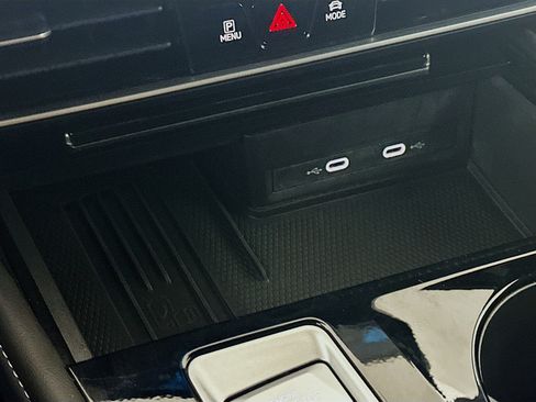 Used 2025 Volkswagen Atlas Cross Sport SE image 26