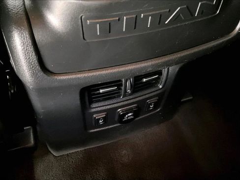 Used 2018 Nissan Titan PRO-4X w/ Pro-4x Convenience Package AWD/4WD image 11