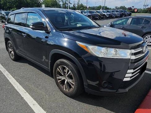 Used 2019 Toyota Highlander LE AWD/4WD image 1