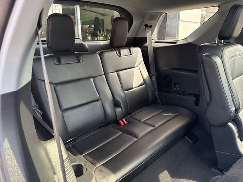 Used 2022 Ford Explorer Limited w/ Equipment Group 301A AWD/4WD image 30