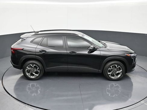 Used 2024 Chevrolet Trax LT FWD image 17