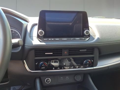 Used 2023 Nissan Rogue SV w/ SV Premium B Package AWD/4WD image 18
