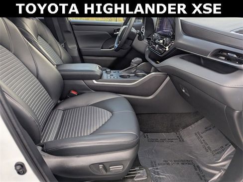 Used 2023 Toyota Highlander XSE image 10