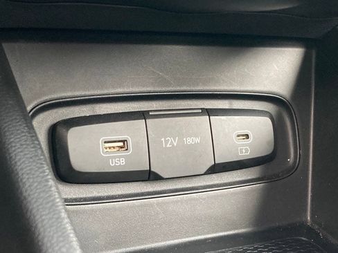 Used 2025 Hyundai Venue SEL image 26