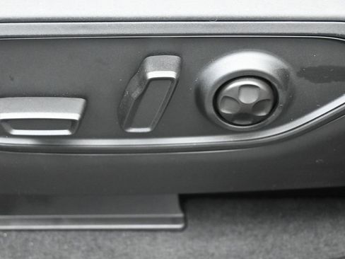 New 2025 Jeep Grand Cherokee Altitude image 18