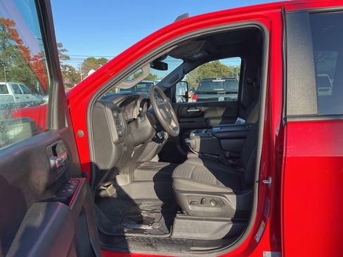 Used 2024 Chevrolet Silverado 2500 Custom w/ Custom Value Package image 15