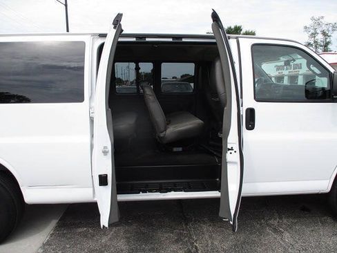 Used 2019 Chevrolet Express 3500 LS RWD image 26