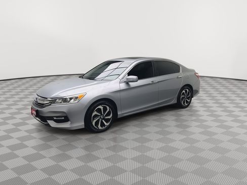 Used 2017 Honda Accord EX image 31