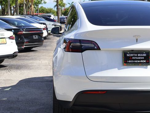 Used 2023 Tesla Model Y Long Range AWD/4WD image 16