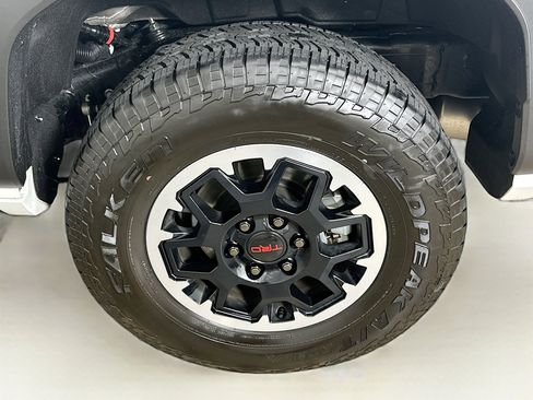 Used 2025 Toyota 4Runner TRD Off-Road image 11