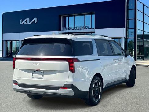 New 2026 Kia Carnival EX FWD image 6