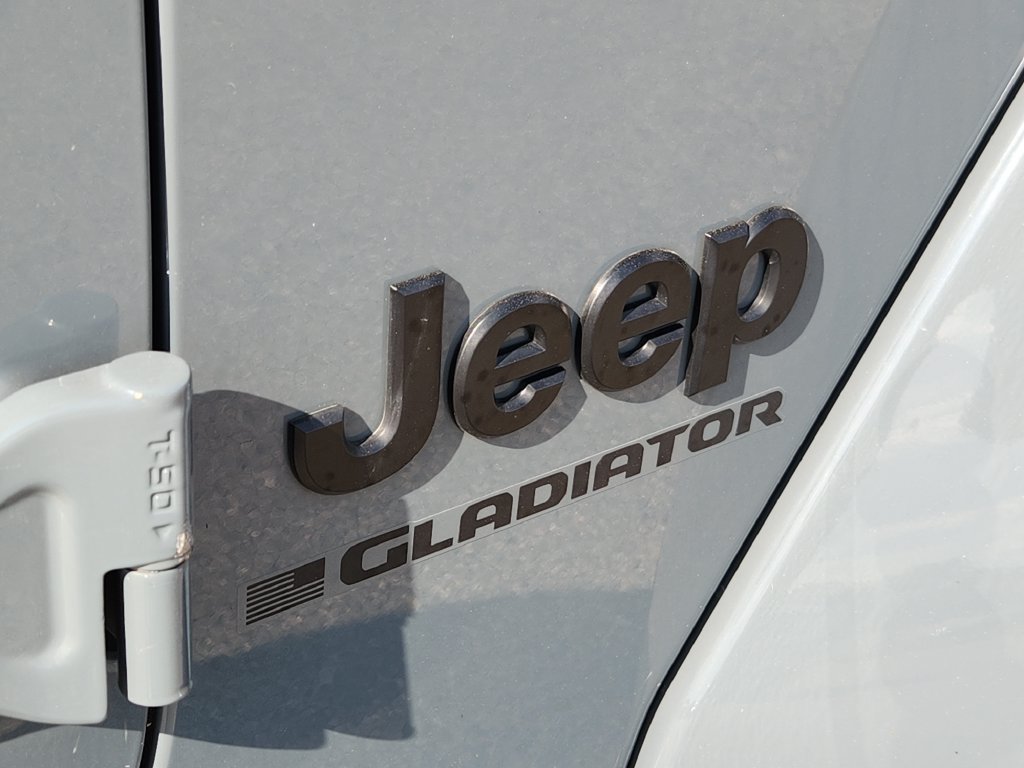 Used 2025 Jeep Gladiator Sport AWD/4WD image 10