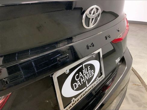 Used 2025 Toyota Camry SE image 8