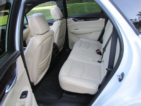 Used 2017 Cadillac XT5 Luxury image 18