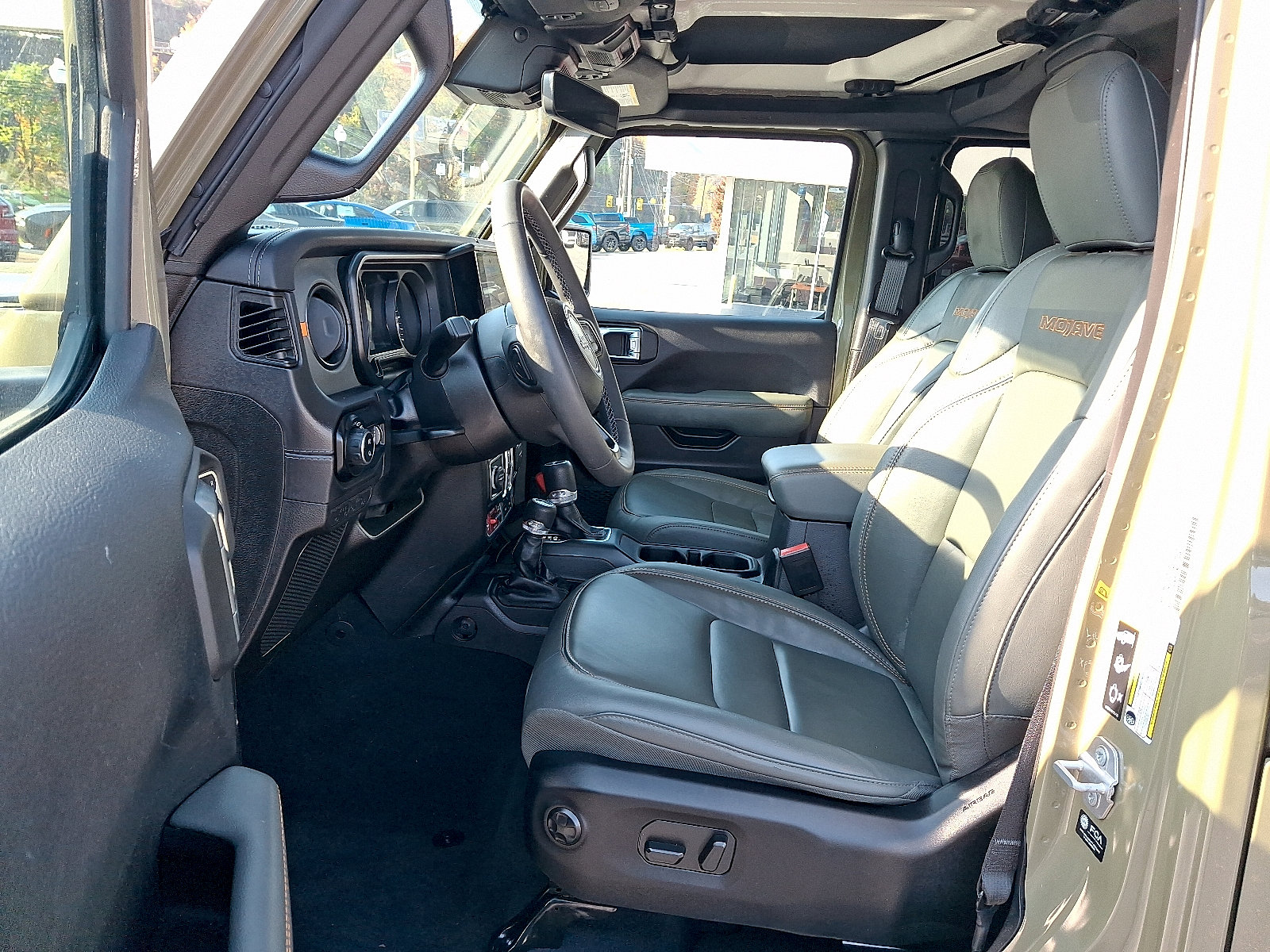 Used 2025 Jeep Gladiator Mojave AWD/4WD image 13