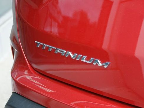 Certified 2022 Ford Edge Titanium w/ Class II Trailer Tow Package image 11