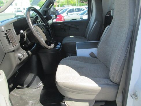 Used 2020 Chevrolet Express 3500 w/ Driver Convenience Package RWD image 8