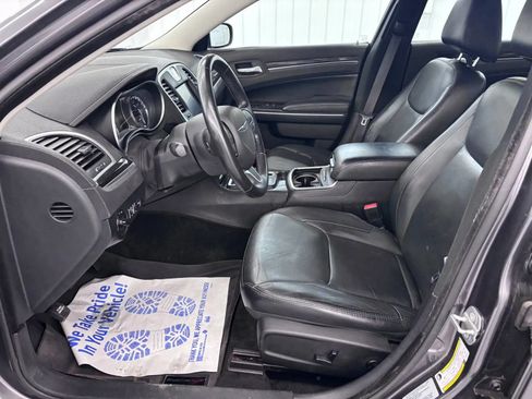Used 2015 Chrysler 300 Limited RWD image 38