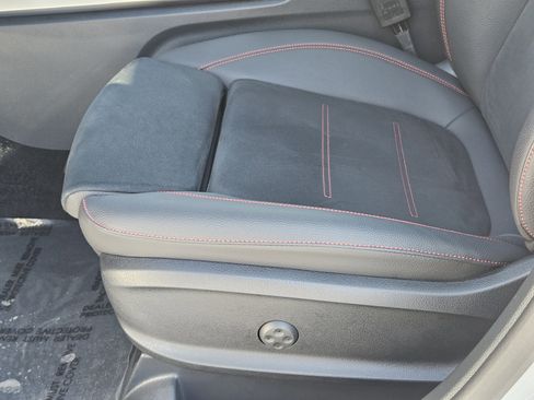 Used 2025 Mercedes-Benz GLB 35 AMG GLB 35 AMG image 25