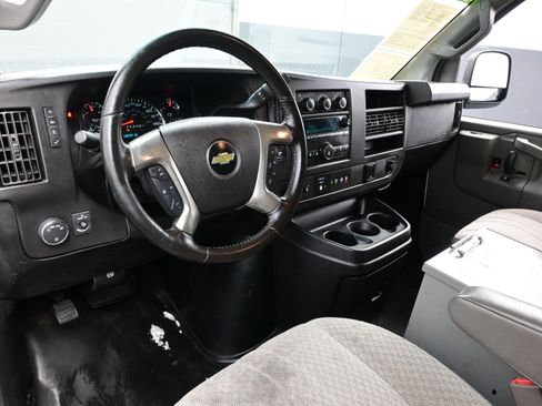 Used 2019 Chevrolet Express 3500 w/ Driver Convenience Package image 10