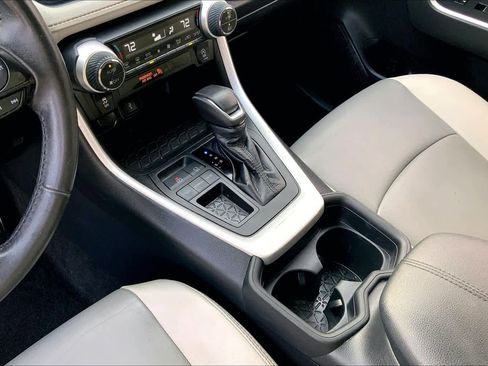 Used 2021 Toyota RAV4 XLE Premium FWD image 16
