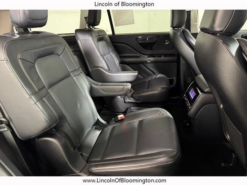 Certified 2025 Lincoln Aviator Reserve AWD/4WD image 10